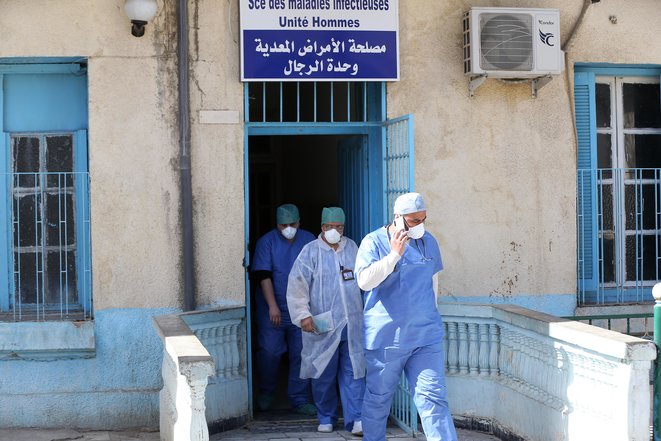 Les soignants de l'hôpital de Boufarik dans la région de Blida se préparent au pire. © Billal Bensalem / NurPhoto / NurPhoto via AFP