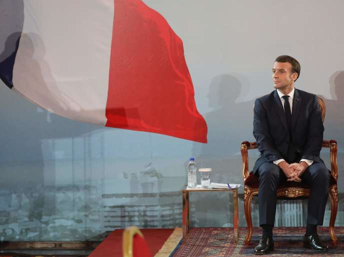 Le président Emmanuel Macron lors de sa conférence de presse, le 21 décembre au palais présidentiel d’Abidjan.