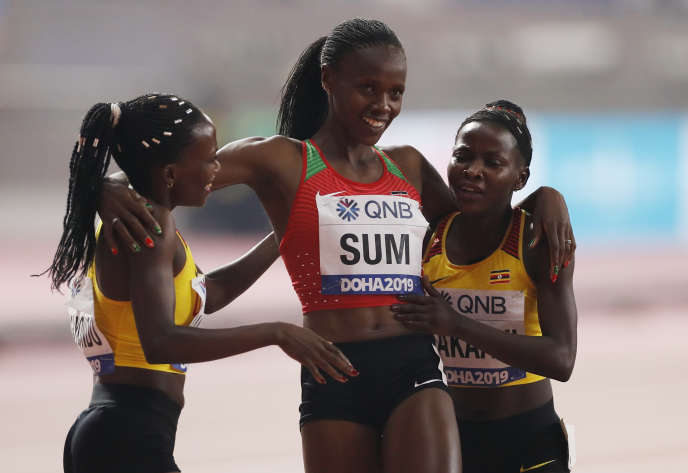 Le 30 septembre 2019, aux Championnats du monde d’athlétisme de Doha, au Qatar, la finale du 800 mètres a consacré l’Ougandaise Halimah Nakaayi avec l’or (centre).